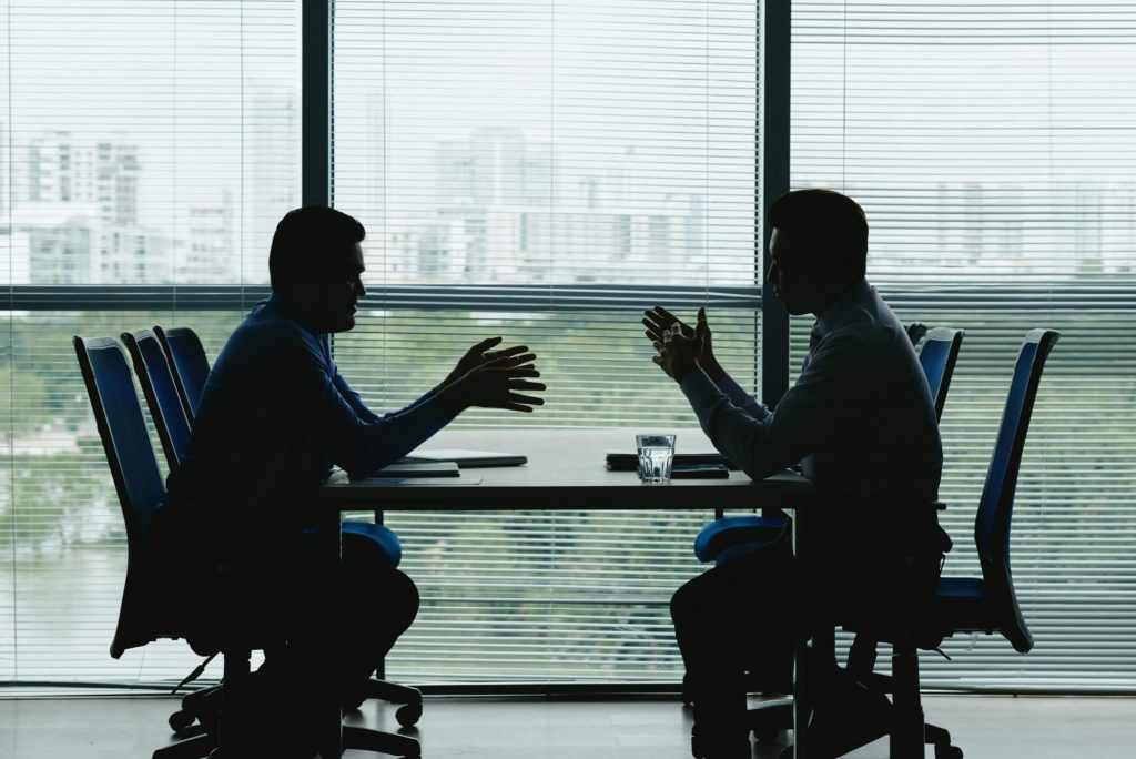 Duas perspetivas sobre como gerir um processo de feedback